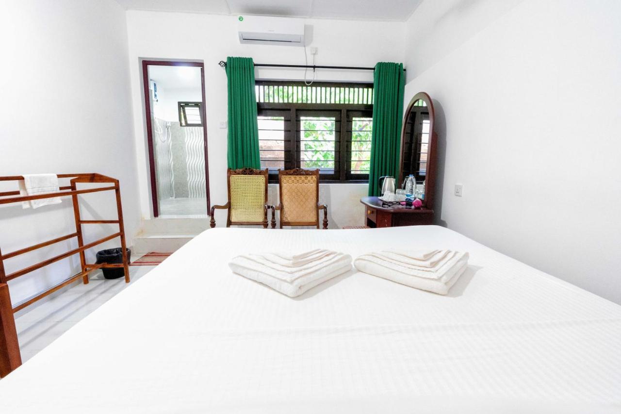 Water Front Home Stay And Resort 阿努拉德普勒 外观 照片