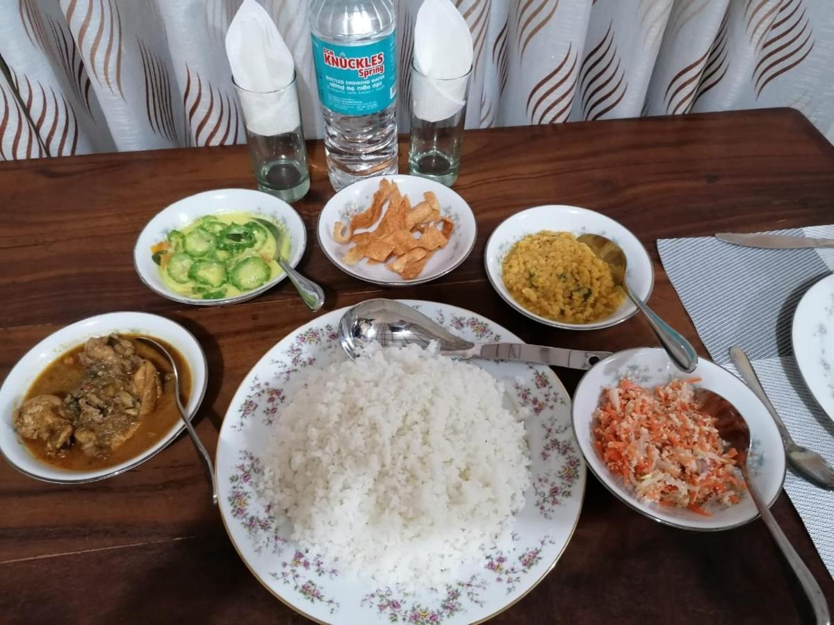 Water Front Home Stay And Resort 阿努拉德普勒 外观 照片