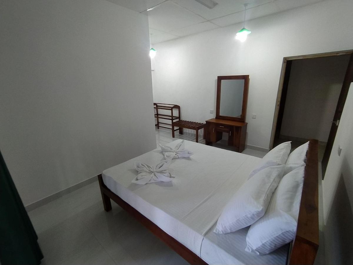 Water Front Home Stay And Resort 阿努拉德普勒 外观 照片