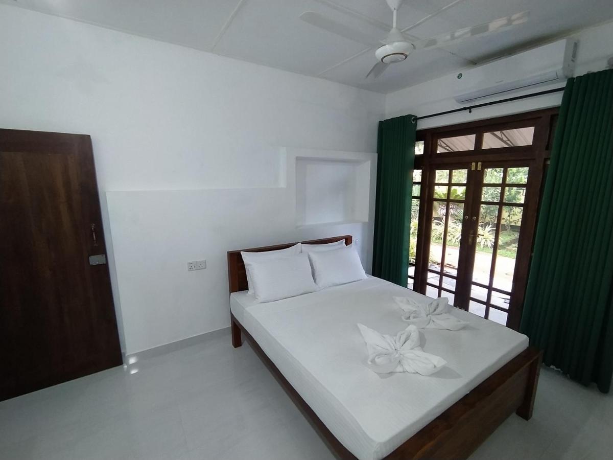 Water Front Home Stay And Resort 阿努拉德普勒 外观 照片