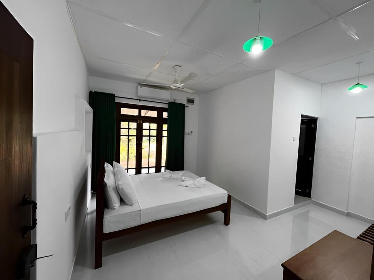 Water Front Home Stay And Resort 阿努拉德普勒 外观 照片