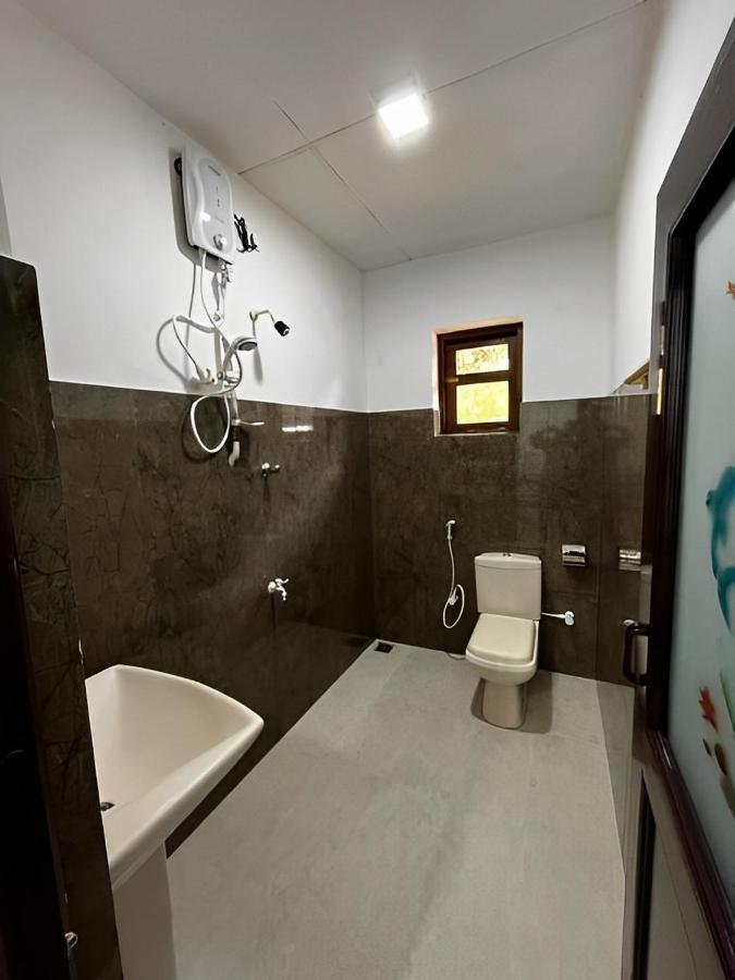 Water Front Home Stay And Resort 阿努拉德普勒 外观 照片