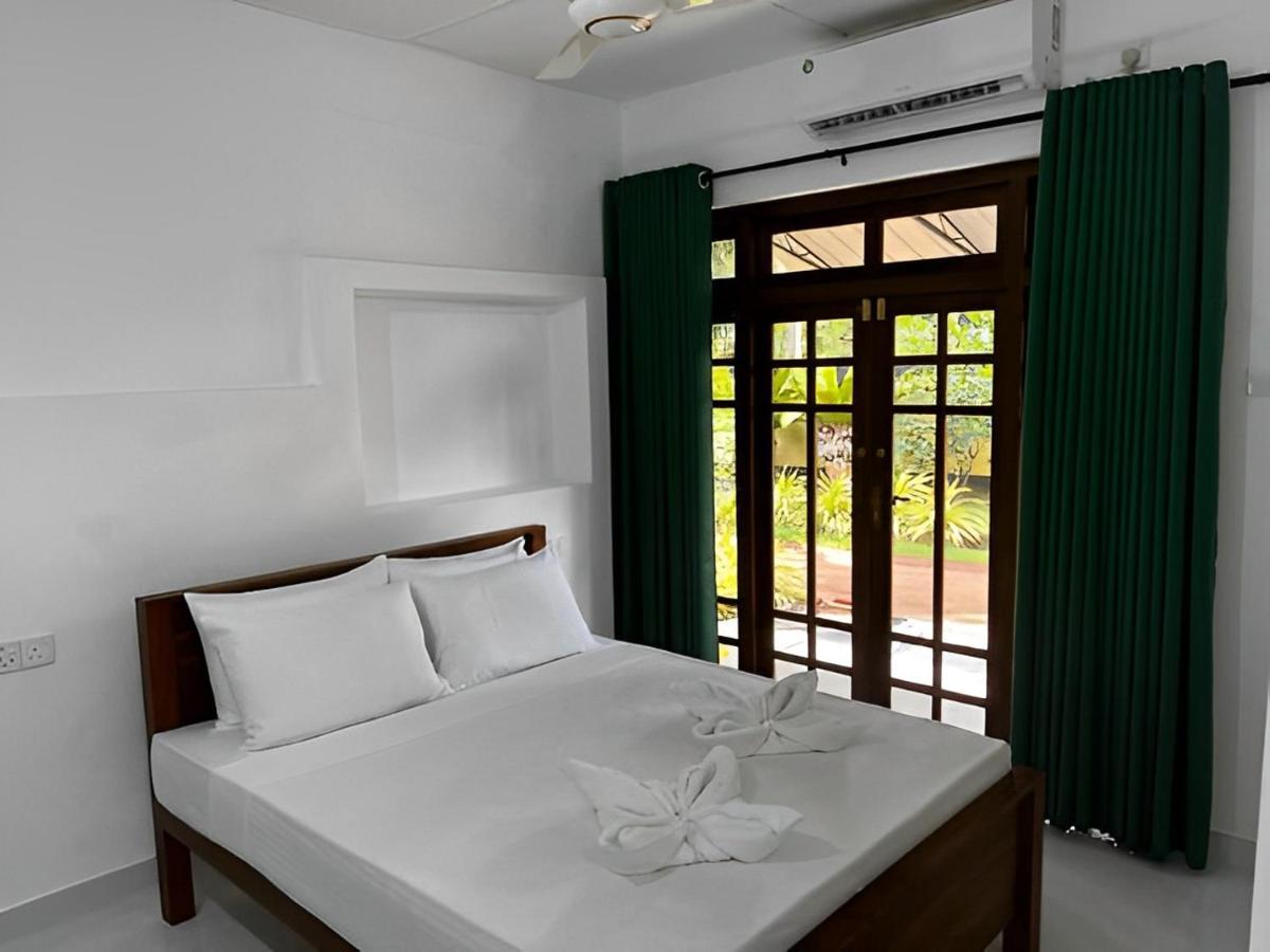 Water Front Home Stay And Resort 阿努拉德普勒 外观 照片