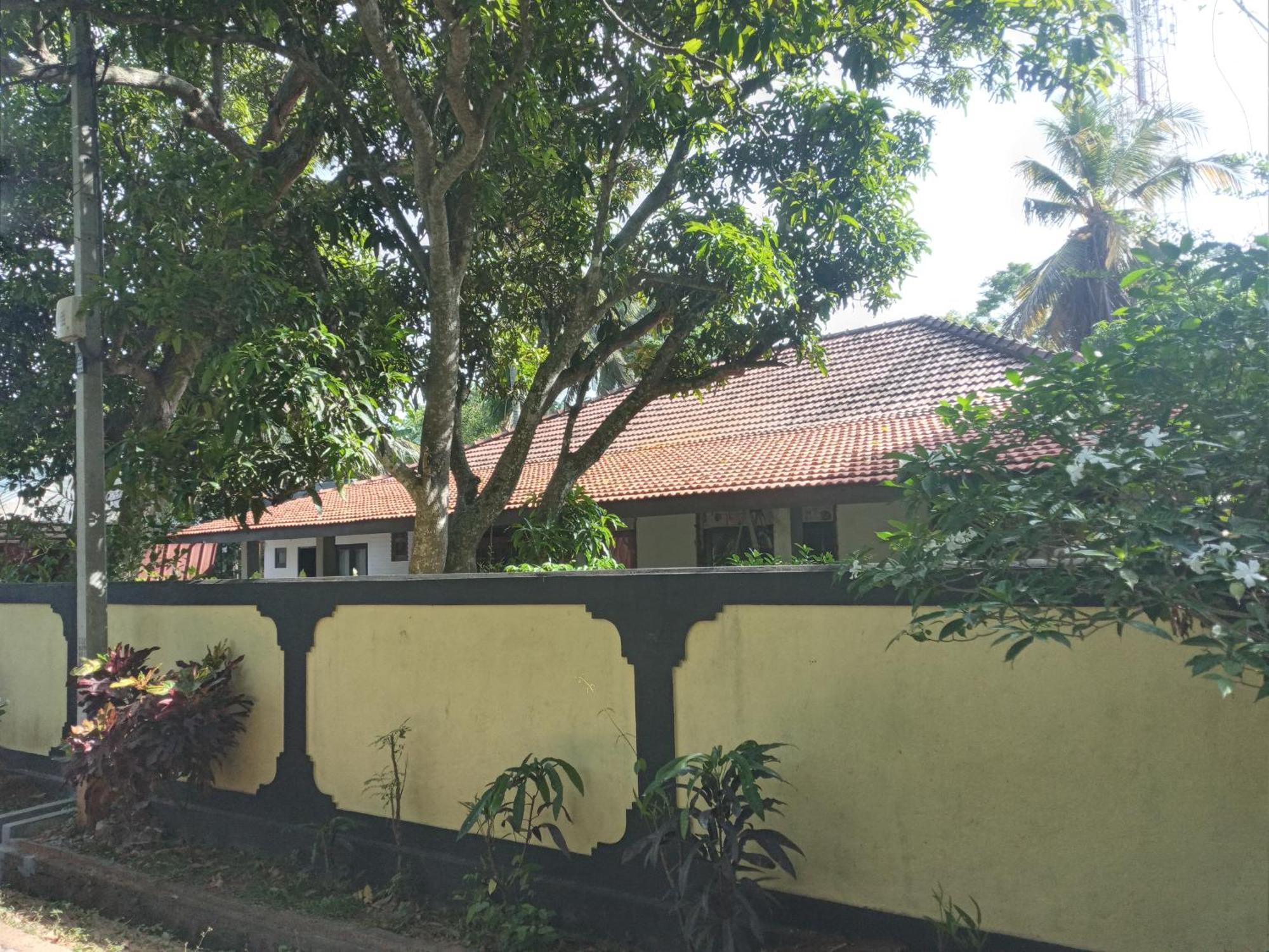 Water Front Home Stay And Resort 阿努拉德普勒 外观 照片