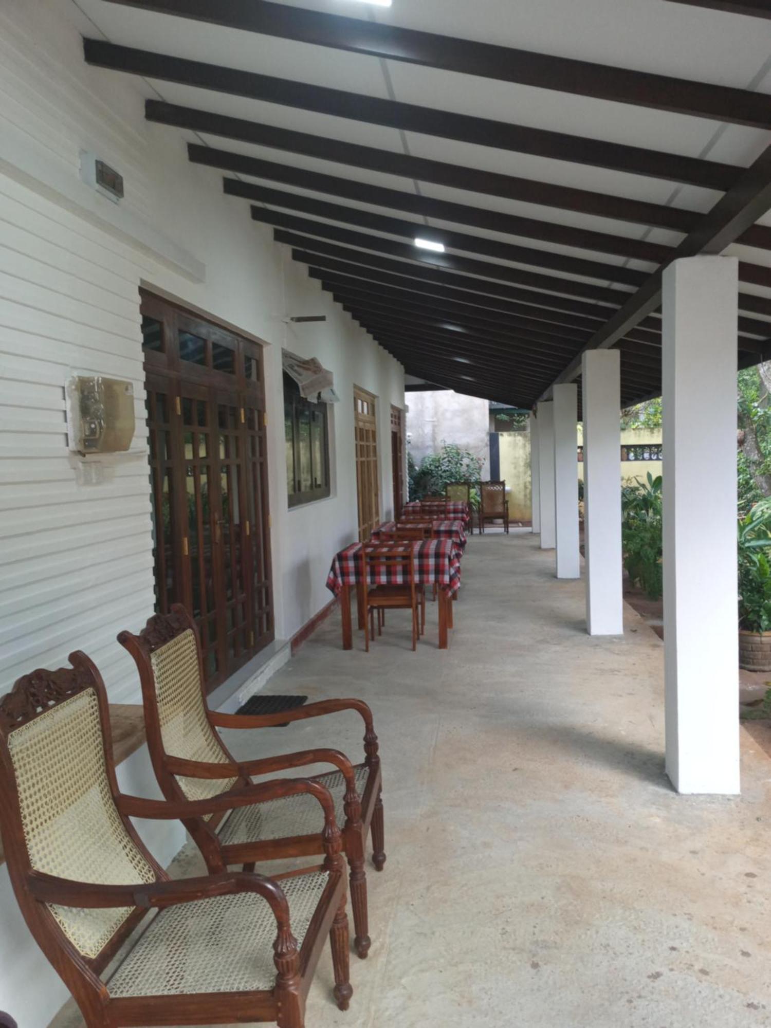 Water Front Home Stay And Resort 阿努拉德普勒 外观 照片