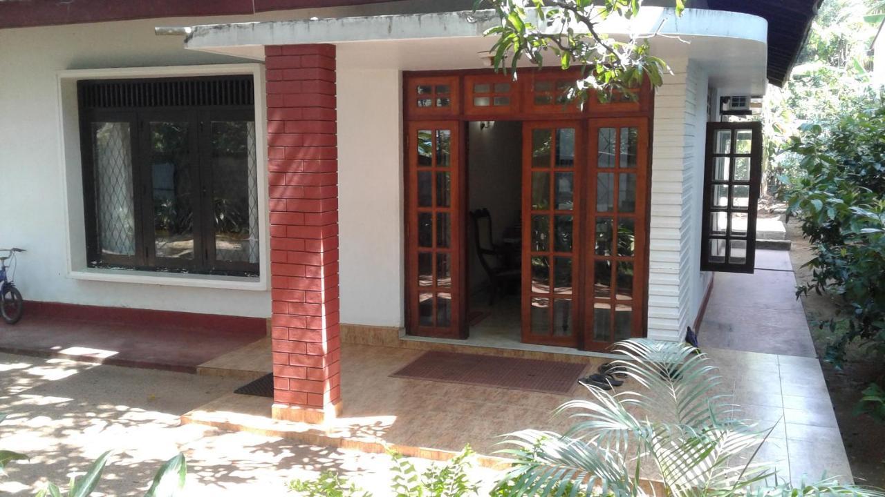 Water Front Home Stay And Resort 阿努拉德普勒 外观 照片