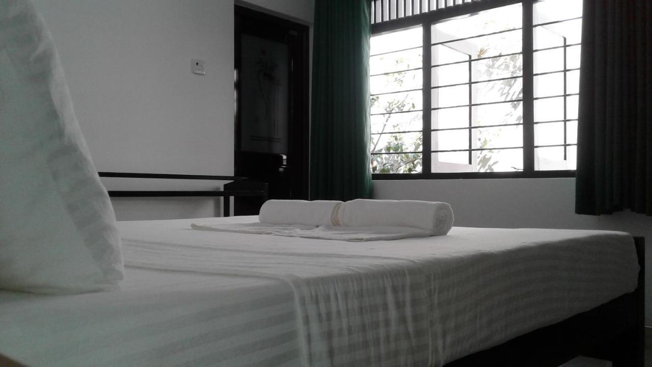 Water Front Home Stay And Resort 阿努拉德普勒 外观 照片