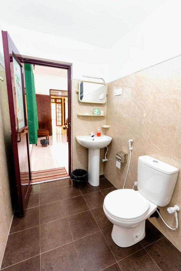 Water Front Home Stay And Resort 阿努拉德普勒 外观 照片