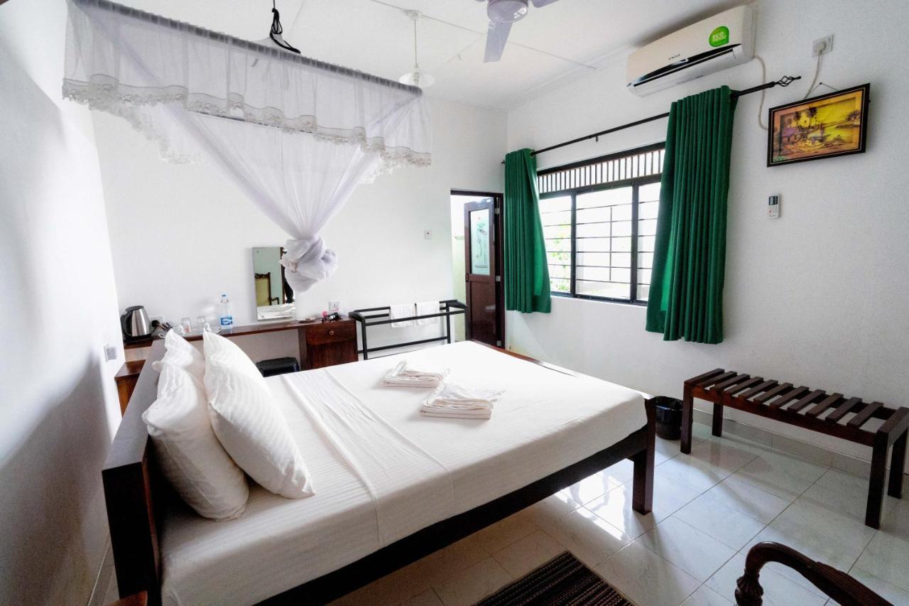 Water Front Home Stay And Resort 阿努拉德普勒 外观 照片